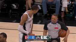  圣安东尼奥马刺_NBA西决G4：雷霆82-103马刺_切特本想盖帽阻拦却意外受伤手指飙血场面揪心