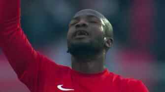 安以恩原地擺腿兜射破門,鐵人2-0領先津門虎