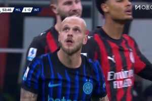  姆希塔良禁區內做球，迪馬爾科跟進絕佳機會射門打飛！