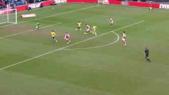  對(duì)方門將出球失誤 道曼單刀被撲出