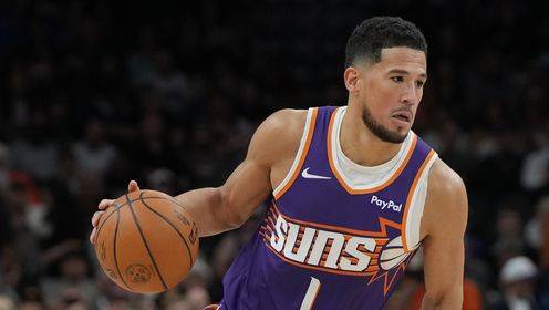 今天当绿叶！布克26分钟13投8中 高效砍下19分3助攻