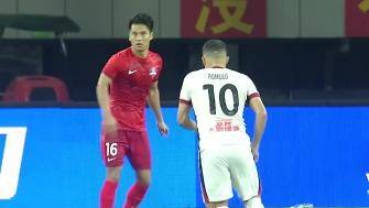  蓉城3-0領(lǐng)先！羅慕洛遠(yuǎn)射打在對(duì)手身上變線入網(wǎng)