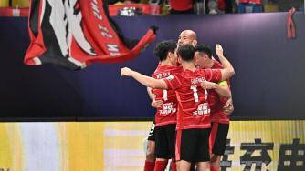 中超-登顶！蓉城1-0送申花赛季首败  罗慕洛制胜