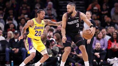 專注起飛！狄龍三節(jié)打卡15中10砍全場(chǎng)最高25分 第三節(jié)12分收比賽