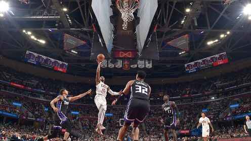 ??騎士力克國王 米切爾33+8 莫布里29+13+8 小薩24+16+6