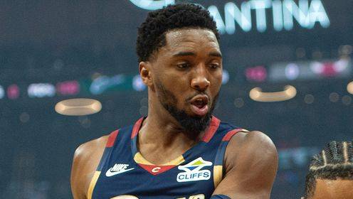 強勢反彈！米切爾上半場10中1僅得3分 下半場26分&關鍵7分反超