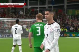  C羅肘擊染紅！C羅報復性肘擊對手！主裁查看VAR后直紅罰下！