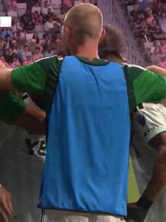 梅西被斷后遭到對手反擊，兩腳傳球送出單刀打爆邁阿密后防！