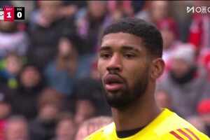 連續(xù)6場破門！凱恩頭球破門，拜仁2-0領先法蘭克福