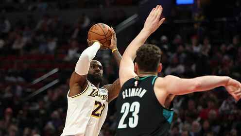 場上效果一般！詹姆斯16中6砍下20分9板8助準(zhǔn)三雙 正負(fù)值-16！