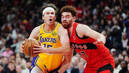 这表现5000万都不多！里夫斯单节22分&全场21中13+15罚轰44分10助