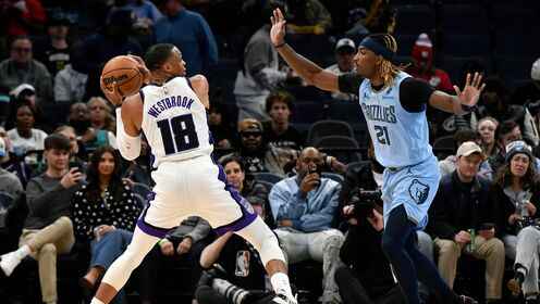 ??國(guó)王7人上雙力擒灰熊止16連敗 威少25+7 小皮蓬8中0