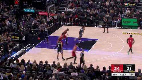 嗅覺！楊瀚森回防直接攔截搶斷！回頭送出精妙擊地傳球助攻隊友！