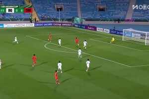 這球可惜了！楊希大范圍長傳，王鈺棟前插不停球推射被撲