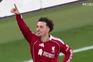 飛翼連線！凱爾凱茲反搶傳中，瓊斯包抄破門打破僵局