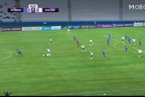  申花进球无效！米内罗破门，裁判看VAR后判罚犯规在先