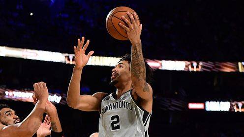 不惧大场面！榜眼哈珀三分6中4砍18分7板