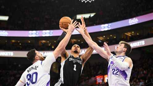 ??馬刺戰(zhàn)勝爵士 文班26+13+5帽 福克斯31分 努爾基奇背靠背三雙