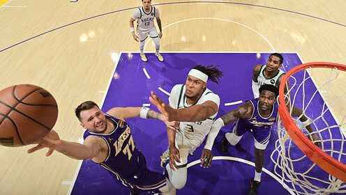 拼到6犯！東契奇vs雄鹿25僅中8得24+9+9集錦