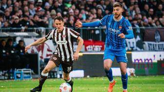 德甲-卡爾斯雙響埃里克·史密斯染紅 十人圣保利2-1海登海姆