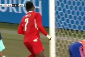  威德默右路傳中助攻，恩博洛頭球沖頂破門！