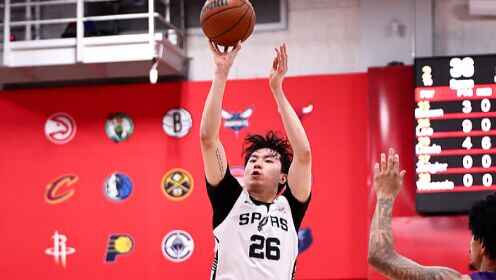  三分7中4太准了！李贤重vs爵士射下22分5篮板