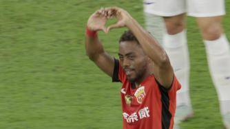  海港1-0领先津门虎 王献钧拉拽刘若钒送点 加布里埃尔点射命中