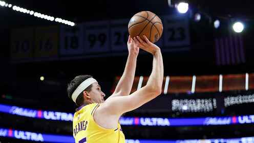 穩得很！里夫斯15中9拿下29分6板2助2斷 第三節獨得12分