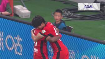 传射建功！19岁的李新翔抢射破门，海港2-0大连英博