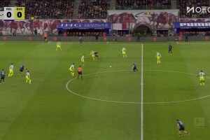 迪奧曼德連續晃動送橫傳，鮑姆加特納門前輕松吃餅