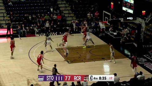 小招牌！楊瀚森低位背打 連續假動作后勾手打板命中