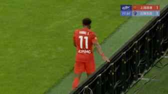 鮑亞雄棄門而出 武磊遠射空門稍稍偏出