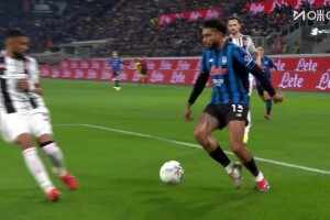  尤文0-1落后！布雷默禁區內手球送點，斯卡馬卡點射命中！