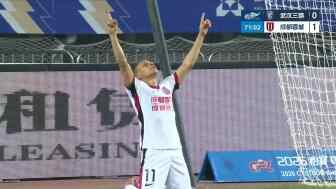 王康拉倒胡荷韜送點 席爾瓦主罰一蹴而就