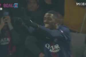  巴黎快速反擊打穿防線！門德斯橫傳登貝萊輕松推射破門！