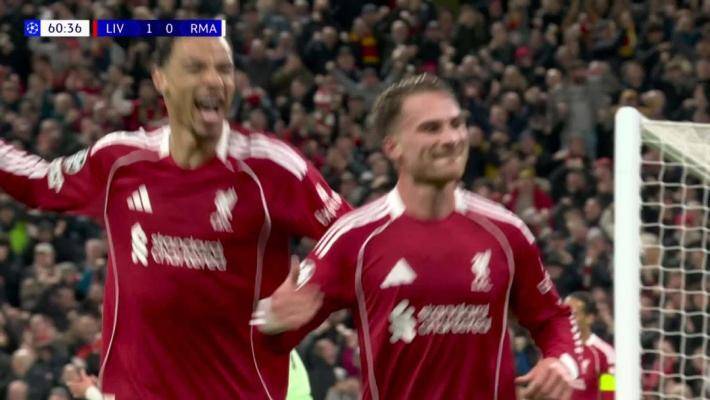 利物浦1-0領(lǐng)先皇馬！索博斯洛伊任意球開(kāi)出，麥卡利斯特頭球破門