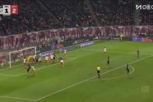 拜仁3-1領先RB萊比錫！塔禁區力壓防守球員頭球破門