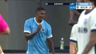 卡爾采夫左路精準傳中，韋斯利甩頭攻破三鎮球門