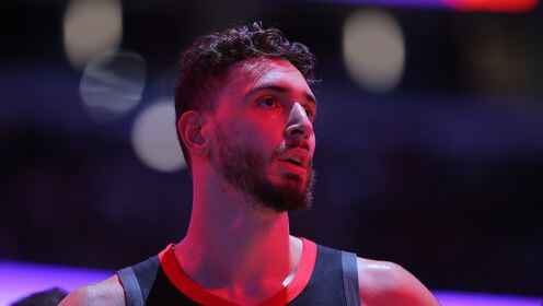 進攻很好防守送完了~申京19中16&罰球3中0空砍33+13+10 正負值-6