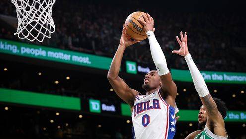 🏀埃奇库姆34+7 马克西40+6 恩比德9投1中 76人险胜绿军