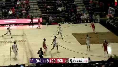 楊瀚森籃下接球起送吃餅暴扣，給今天的比賽劃上完美句號(hào)！