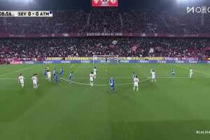 [进球视频] 马竞丢球！罗梅罗禁区倒地造点！亚当斯主罚点球破门！