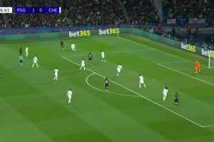 [击中横梁] 大巴黎险些再下一城！登贝莱禁区内爆射击中横梁挡出！