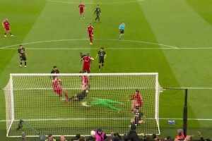 [射门被扑]两连击！凯尔凯兹铲射被扑，范戴克准备打空门遭马基封堵！