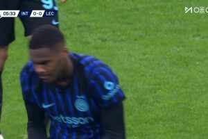  太靈巧了！博尼人群中1V5擺脫防守射門遭神撲！