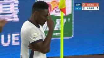  大連2-0領先泰山！馬萊萊力壓泰山后防頭球破門