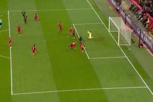 [射门打高]用力过猛！巴黎边线球快发，登贝莱直面门将半转身射门打高