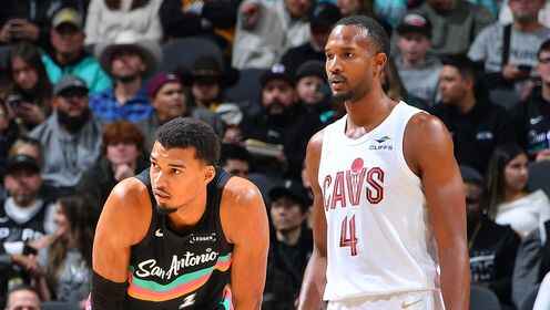 ??騎士力克馬刺對(duì)陣后者7連勝 阿倫27+10 文班亞馬26+14