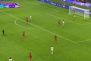 王霜錯(cuò)失良機(jī)！單刀機(jī)會(huì)調(diào)整太久被門(mén)將踉蹌沒(méi)收 猶豫太久