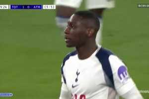 反擊開始！特爾精準傳中，穆阿尼頭球破門！